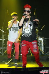 组图：MP魔幻力量香港开唱 赞港女会打扮有魅力