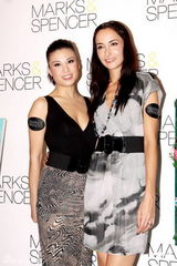 组图：廖碧儿低胸性感 Lisa S.想隆胸吴彦祖反对