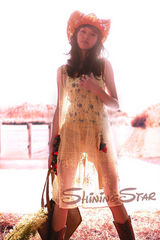 组图：唐嫣性感造型登杂志封面 透明纱裙秀美腿