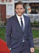 组图：雷神携爱妻亮相《极速风流》全球首映礼