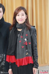 组图：方逸华跪拜邵逸夫 刘德华张学友致祭