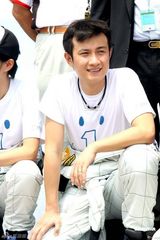 组图：李连杰率郭富城等众星出席壹基金拉力赛