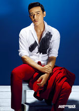 组图：陆毅登封面风度翩翩 魅惑眼神别样性感