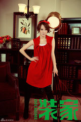 高清组图：李念清新家居写真 优雅姿态妩媚动人