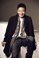 组图：李宗翰儒雅写真显成熟男人魅力