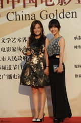 组图：赵薇携杨子姗走上金鸡百花红毯