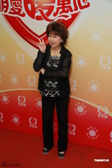 组图：容祖儿林峰为慈善开唱 高海宁性感吸眼球