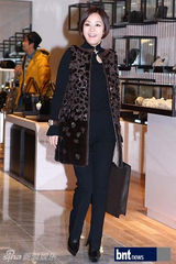 组图：黄静茵张美嬉靓装出席某品牌开业活动