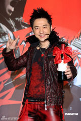 幻灯：庾澄庆“到死都要18岁” 有望泳渡日月潭