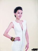 组图：陈炜比基尼上阵 代言美容纤体吸金