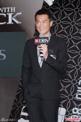 组图：古天乐坚持家人团聚庆生 木讷拍全家福