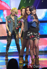 组图：《M Countdown》FTIsland回归荣获第一