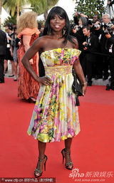 幻灯图集：《巡演》戛纳首映 透视装舞娘PK伊娃
