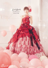 组图：筱田麻里子自创婚纱品牌唯美梦幻