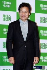 组图：韩星金明敏《领跑人》试映 高雅罗红裙抢镜