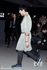 组图：李钟硕2AM瑟雍等帅气出席戴妃摄影发布会