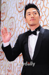 组图：SBS和KBS颁奖典礼 韩石奎申河均分获演技大奖