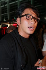 组图：乐易玲开生日派对 TVB花旦小生齐到贺