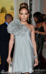 幻灯：《名利场》戛纳办派对 洛佩兹邓文迪争艳