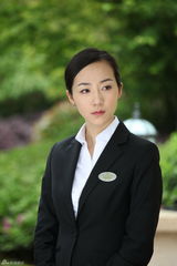 组图：韩雪新剧挑战职场御姐 化身干练冰美人