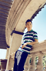 组图：吴超杂志大片风格多变显型男本色