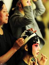 高清幻灯：青春京剧《佘赛花》后台探秘