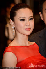 组图：佟大为关悦戛纳走秀 夫妻恩爱形影不离