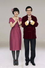 组图：闫妮笑傲春节档大银幕 双喜临门送贺岁写真