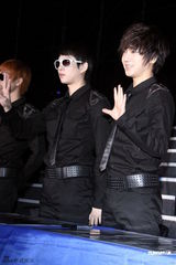 高清图：韩国五大组合天团开唱 SJ压轴掀高潮 