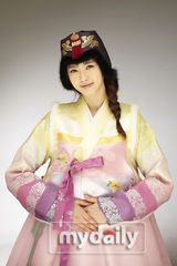 组图：韩星高雅罗张尹静等拍韩服写真贺新春