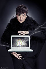 高清图：朱雨辰荣升数码达人 多重气质展露无遗