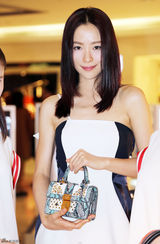 组图：江一燕携手品牌爱心义卖 支援灾区重建