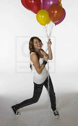 幻灯：麦莉-赛勒斯认准休闲着装 写真诠释美式靓女