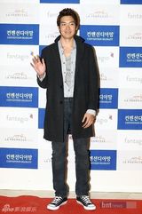 组图：韩星尹熙锡结婚 李善均尹胜雅到场祝贺