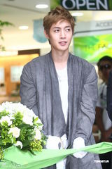 组图：金贤重赴台湾代言产品 亚洲巡演将设台湾站