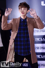 组图：EXO龙俊亨助阵《安德的游戏》试映会