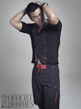 组图：邵兵质感大片简约型酷 示范男人性感