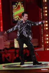 组图：草蜢主持《华丽明星赛》 袁咏仪黎耀祥齐录影