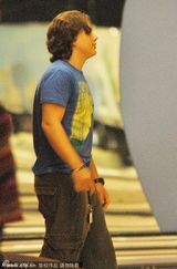 组图：杰克逊长子疑偷吃 秘约科威特公主打保龄