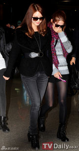 组图：韩众星结束美国公演回国 素颜轻装亮相机场