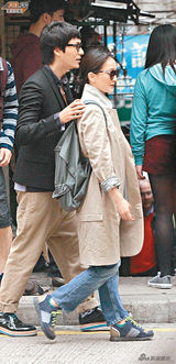 组图：周迅传蜜运帅哥陪逛街 陈坤同行作掩护