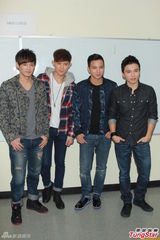 组图：Lollipop F录制《奖门人》凹造型爆笑