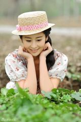 组图：颖儿春日写真俏丽灵动 新晋小花旦人气飙升