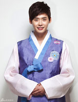 组图：韩星BEAST李钟硕等迎新年拍韩服写真