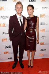 组图：菲尔德携女友亮相《寂寞心灵》首映