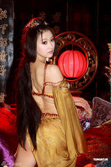 组图：探班《肉蒲团》 两艳星爆乳出镜风骚妖娆