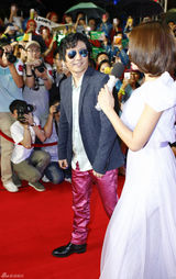 组图：最强音雨中走红毯 章子怡透视装心情靓