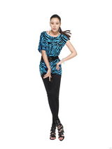 高清组图：金雅中秀高挑迷人身材 束马尾显活力