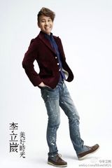 台歌手李立崴微博生前照 爱萌犬自侃酷似梁家辉