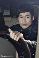 组图：成泰燊拍摄汽车大片 讲述越野人生